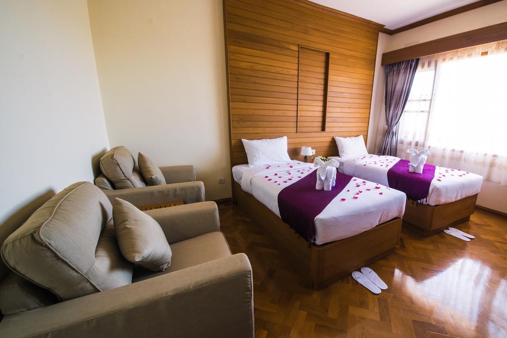 Win Unity Hotel Pyin Oo Lwin Extérieur photo
