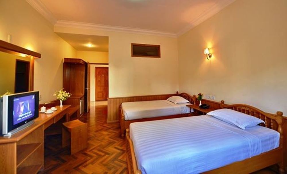 Win Unity Hotel Pyin Oo Lwin Extérieur photo