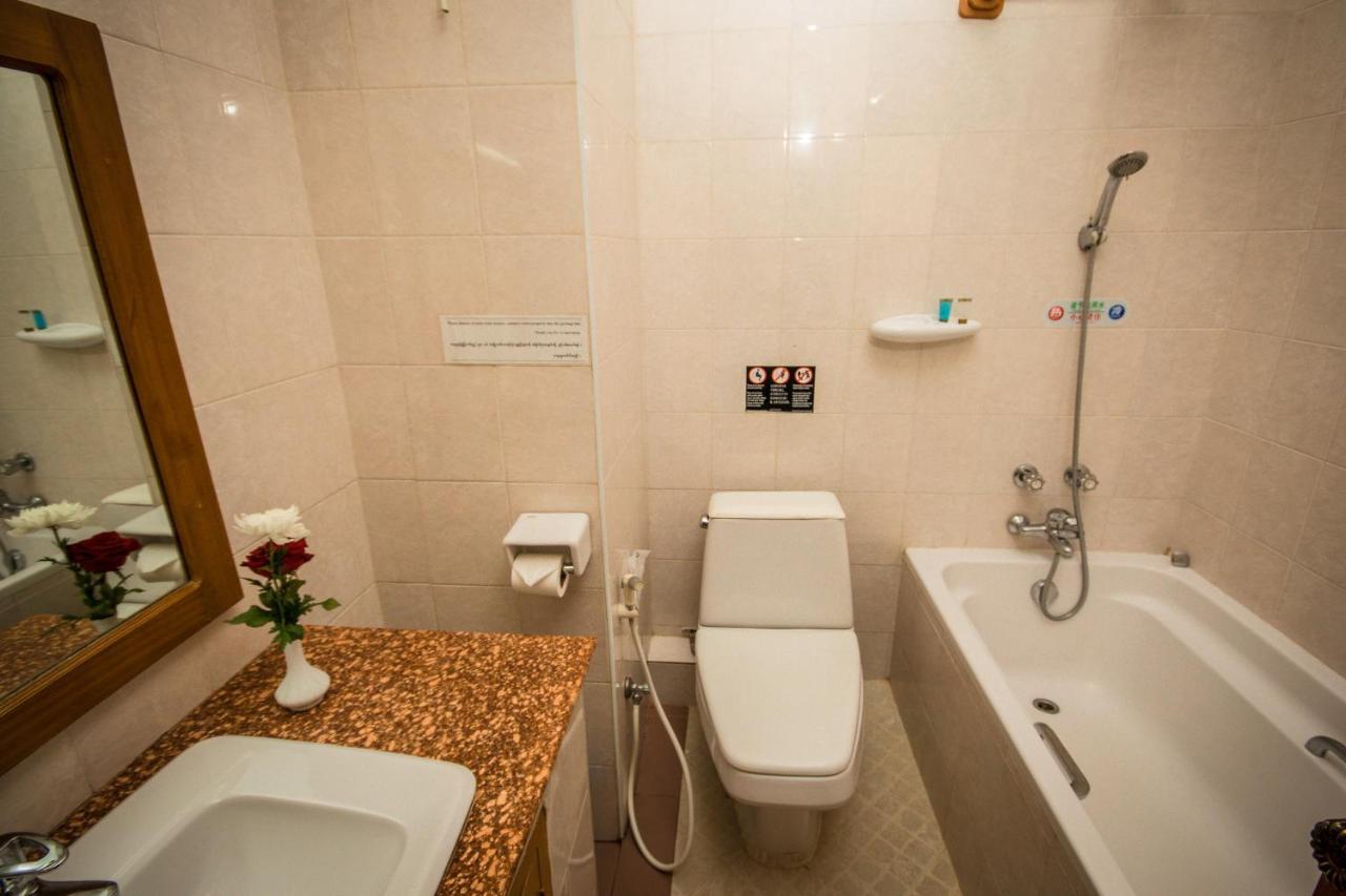 Win Unity Hotel Pyin Oo Lwin Extérieur photo
